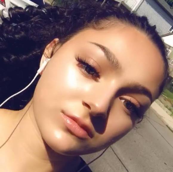 Meet your Posher, Lucia - Picture 1 of 1